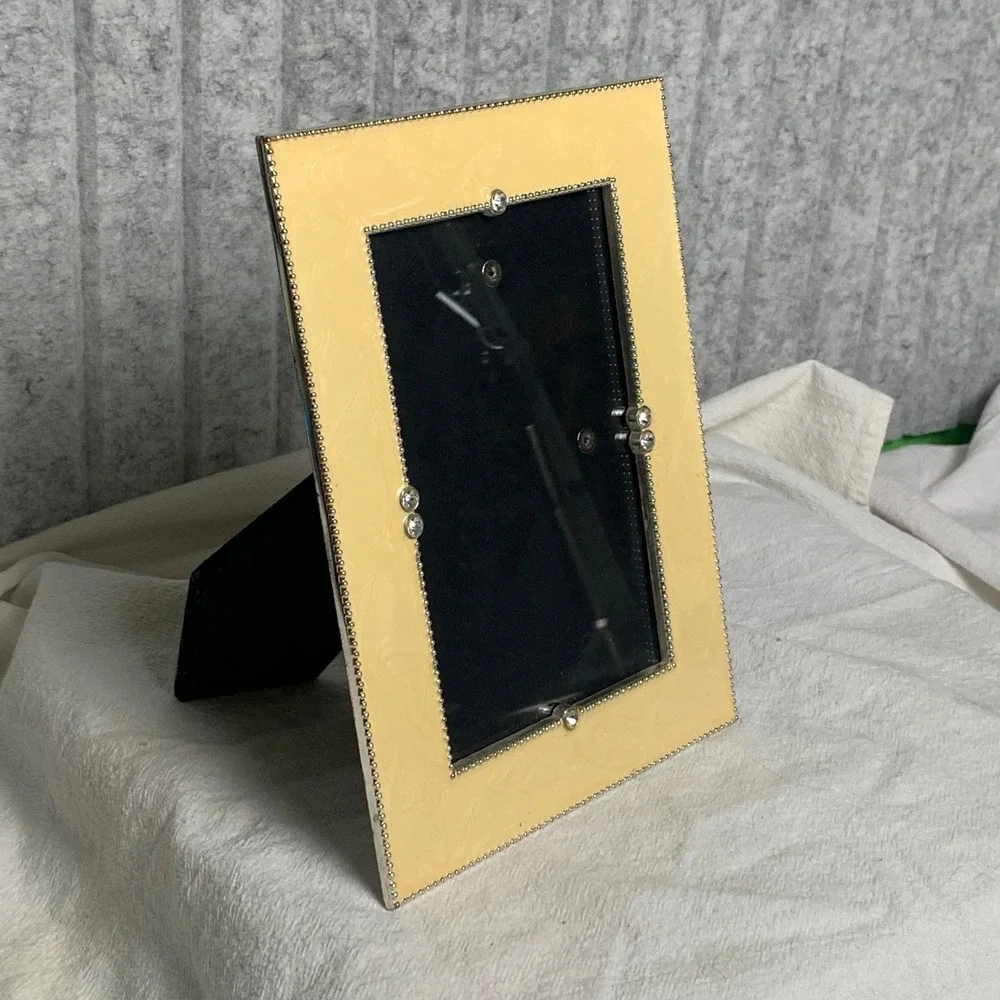 Cream Enamel Rhinestone Beaded 4x6 Picture Frame Silver Tone Marbled Tabletop